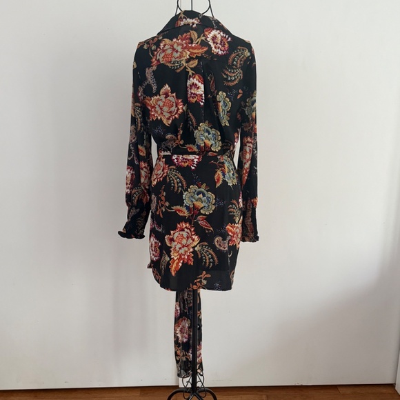 ELLIATT NWT Resort Collection Tie-Waist Asymmetric Floral Dress - Picture 3 of 13